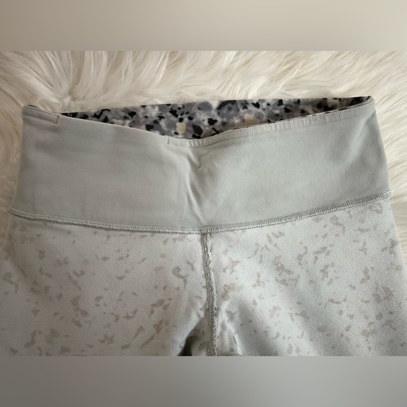 Lululemon cropped leggings - Picture 9 of 13